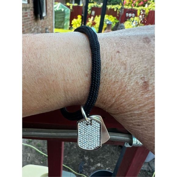 Woman Warriors Stella Valle black cord bracelet silvertone "Aspire" Dogtag - Picture 1 of 10
